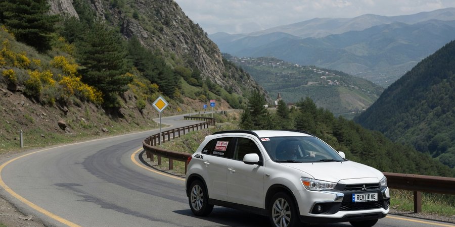 Прокатный автомобиль Mitsubishi ASX на горной дороге в Грузии