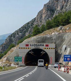 Llogara: tunelis vai pāreja