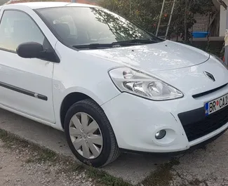 Front view of a rental Renault Clio 3 in Bar, Montenegro ✓ Car #536. ✓ Manual TM ✓ 31 reviews.