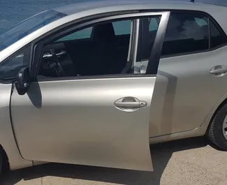 Toyota Auris 2010 araç kiralama Karadağ'da, ✓ Dizel yakıt ve 90 beygir gücü özellikleriyle ➤ Günde başlayan fiyatlarla 13 EUR.