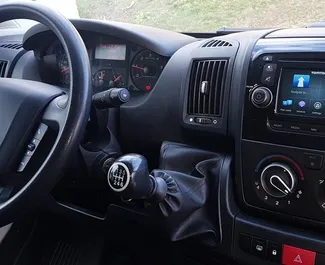 Pronájem auta Peugeot Boxer 2016 v Česku, s palivem Benzín a výkonem 130 koní ➤ Cena od 23 EUR za den.