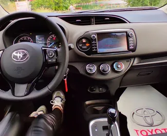 Vermietung Toyota Yaris. Wirtschaft, Komfort Fahrzeug zur Miete in Montenegro ✓ Kaution Einzahlung von 150 EUR ✓ Versicherungsoptionen KFZ-HV, VKV Plus, VKV Komplett, Ausland.