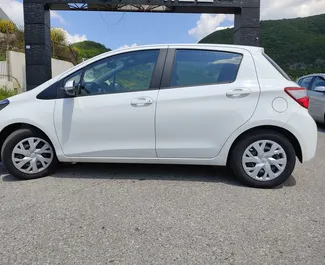 Mietwagen Toyota Yaris 2020 in Montenegro, mit Benzin-Kraftstoff und 82 PS ➤ Ab 39 EUR pro Tag.