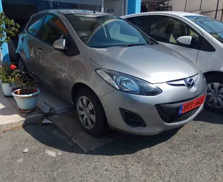 Vista frontale di un noleggio Mazda Demio a Limassol, Cipro ✓ Auto #2199. ✓ Cambio Automatico TM ✓ 8 recensioni.