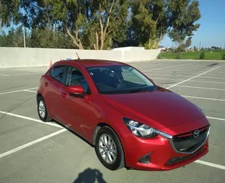 Noleggio Mazda Demio. Auto Economica per il noleggio a Cipro ✓ Cauzione di Deposito di 900 EUR ✓ Opzioni assicurative RCT, CDW, SCDW, Giovane.