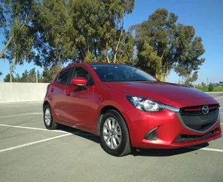 Vista frontale di un noleggio Mazda Demio a Larnaca, Cipro ✓ Auto #3974. ✓ Cambio Automatico TM ✓ 0 recensioni.