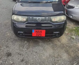 Vista frontale di un noleggio Nissan Cube a Larnaca, Cipro ✓ Auto #3973. ✓ Cambio Automatico TM ✓ 0 recensioni.