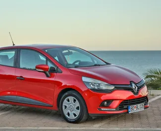Front view of a rental Renault Clio 4 in Budva, Montenegro ✓ Car #4211. ✓ Manual TM ✓ 3 reviews.