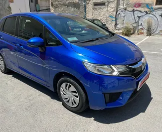 Vooraanzicht van een huurauto Honda Fit in Larnaca, Cyprus ✓ Auto #4372. ✓ Transmissie Automatisch TM ✓ 5 beoordelingen.