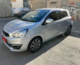 Vooraanzicht van een huurauto Mitsubishi Mirage in Larnaca, Cyprus ✓ Auto #4377. ✓ Transmissie Automatisch TM ✓ 1 beoordelingen.