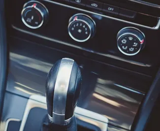 Volkswagen Golf Variant 2018 do wynajęcia w Podgoricy. Limit przebiegu nieograniczony.