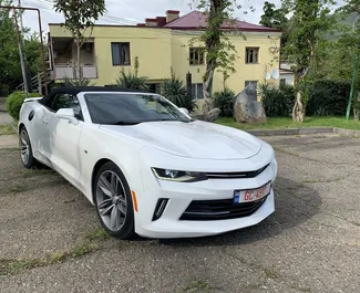 Wynajmij Chevrolet Camaro Cabrio 2016 w Gruzji. Paliwo: Benzyna. Moc: 335 KM ➤ Koszt od 190 GEL za dobę.