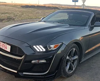 Mietwagen Ford Mustang Cabrio 2017 in Georgien, mit Benzin-Kraftstoff und 310 PS ➤ Ab 506 GEL pro Tag.