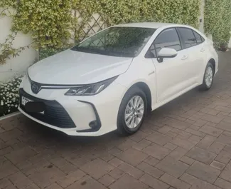 Vooraanzicht van een huurauto Toyota Corolla Sedan in Bakoe, Azerbeidzjan ✓ Auto #7951. ✓ Transmissie Automatisch TM ✓ 0 beoordelingen.