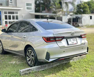 Noleggio Toyota Yaris Ativ. Auto Economica, Comfort per il noleggio in Thailandia ✓ Cauzione di Deposito di 2000 THB ✓ Opzioni assicurative RCT, CDW, SCDW.