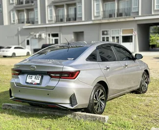 Motore Benzina da 1,2L di Toyota Yaris Ativ 2022 per il noleggio all'aeroporto di Phuket.