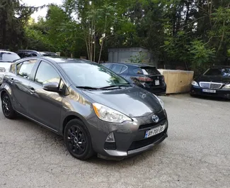 Noleggio auto Toyota Prius C 2013 in Georgia, con carburante Ibrido e 99 cavalli di potenza ➤ A partire da 71 GEL al giorno.