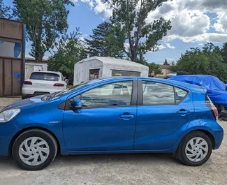 Noleggio auto Toyota Prius C 2014 in Georgia, con carburante Ibrido e 99 cavalli di potenza ➤ A partire da 71 GEL al giorno.