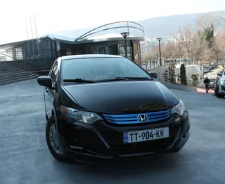 Vista frontale di un noleggio Honda Insight a Tbilisi, Georgia ✓ Auto #9244. ✓ Cambio Automatico TM ✓ 4 recensioni.