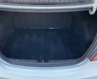 Hyundai Accent 2014 so systémom pohonu Predný pohon, dostupné v v meste Durres.