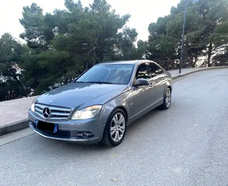 Predný pohľad na prenajaté auto Mercedes-Benz C220 v v meste Durres, Albánsko ✓ Auto č. 8933. ✓ Prevodovka Automatické TM ✓ Hodnotenia 4.