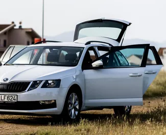 Wynajmij Skoda Octavia Combi 2018 w Czarnogórze. Paliwo: Diesel. Moc: 85 KM ➤ Koszt od 29 EUR za dobę.