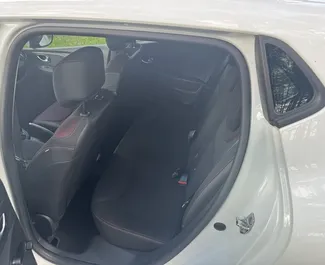 Diesel 1.5L engine of Renault Clio 4 2015 for rental in Budva.