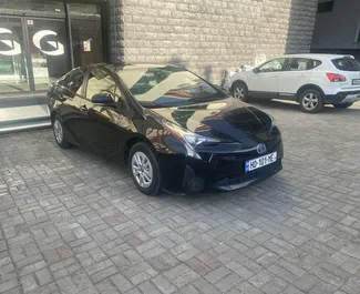 Noleggio auto Toyota Prius 2017 in Georgia, con carburante Ibrido e 120 cavalli di potenza ➤ A partire da 104 GEL al giorno.