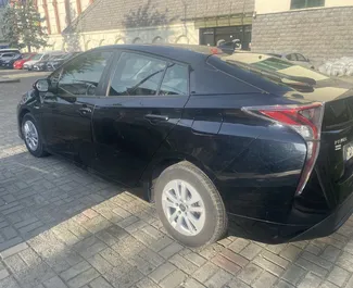 Noleggio auto Toyota Prius 2016 in Georgia, con carburante Ibrido e 120 cavalli di potenza ➤ A partire da 104 GEL al giorno.