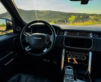 Land Rover Range Rover 2017 beschikbaar voor verhuur in Tbilisi, met een kilometerlimiet van onbeperkt.