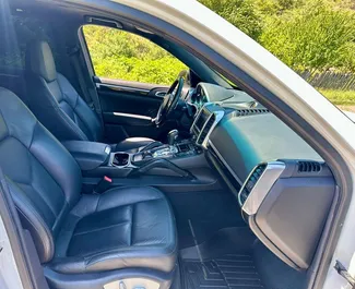 Autohuur Porsche Cayenne Turbo 2017 in in Georgië, met Diesel brandstof en 262 pk ➤ Vanaf 190 GEL per dag.