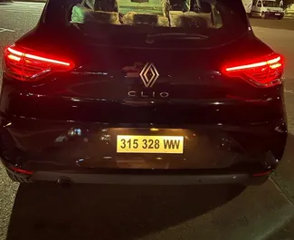 Wynajmij Renault Clio 5 2024 w Maroku. Paliwo: Benzyna. Moc:  KM ➤ Koszt od 35 USD za dobę.