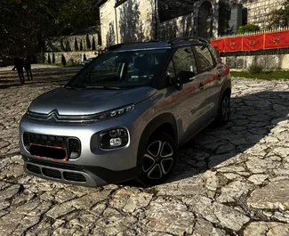 Vooraanzicht van een huurauto Citroen C3 Aircross in Budva, Montenegro ✓ Auto #11126. ✓ Transmissie Automatisch TM ✓ 0 beoordelingen.