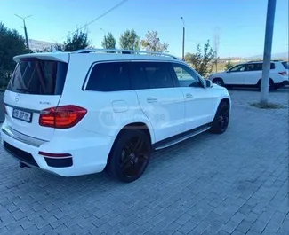 Diesel motor van 3,0L van Mercedes-Benz GL-Class 2017 te huur in Tbilisi.