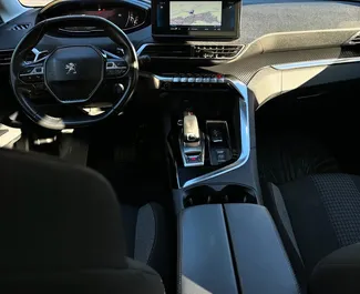 Peugeot 3008 2021 beschikbaar voor verhuur in Budva, met een kilometerlimiet van onbeperkt.