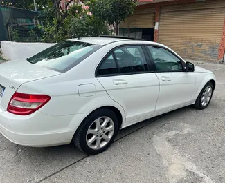Wynajmij Mercedes-Benz C220 2010 w Albanii. Paliwo: Diesel. Moc: 140 KM ➤ Koszt od 22 EUR za dobę.