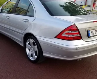 Wynajmij Mercedes-Benz C200 2006 w Albanii. Paliwo: Diesel. Moc: 140 KM ➤ Koszt od 18 EUR za dobę.