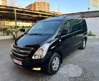 Wypożyczalnia Hyundai Grand Starex na lotnisku w Tiranie, Albania ✓ Nr 11159. ✓ Skrzynia Automatyczna ✓ Opinii: 2.