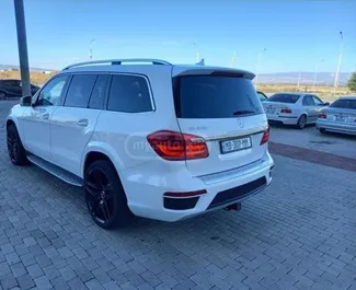Mercedes-Benz GL-Class 2017 met Aandrijving op alle wielen systeem, beschikbaar in Tbilisi.