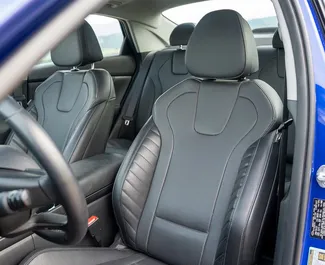 Hyundai Elantra 2023 automašīnas noma Gruzijā, iezīmes ✓ Benzīns degviela un 147 zirgspēki ➤ Sākot no 100 GEL dienā.