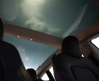 Tesla Model 3 2023 automašīnas noma Gruzijā, iezīmes ✓ Elektrība degviela un 258 zirgspēki ➤ Sākot no 133 GEL dienā.