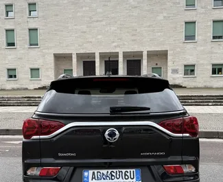 SsangYong Korando Turismo – samochód kategorii Komfort, Minivan na wynajem w Albanii ✓ Depozyt 300 EUR ✓ Ubezpieczenie: OC, CDW, FDW, Zagranica.