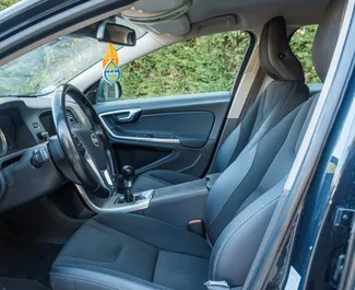 Prenájom auta Volvo V60 2013 v v Albánsku, s vlastnosťami ✓ palivo Diesel a výkon 163 koní ➤ Od 18 EUR za deň.