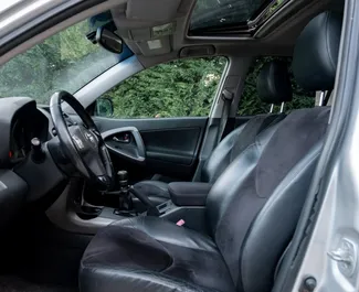 Toyota RAV4 2007 dostupné na prenájom v v meste Durres, s limitom kilometrov neobmedzené.