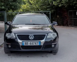 Predný pohľad na prenajaté auto Volkswagen Passat Variant v v meste Durres, Albánsko ✓ Auto č. 7291. ✓ Prevodovka Automatické TM ✓ Hodnotenia 5.
