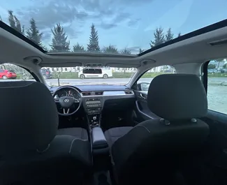 Skoda Rapid Spaceback 2016 automašīnas noma Albānijā, iezīmes ✓ Benzīns degviela un 98 zirgspēki ➤ Sākot no 20 EUR dienā.