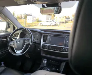 Benzin 3,5L Motor von Toyota Highlander 2019 zur Miete in Tiflis.