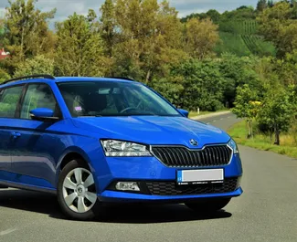 Vooraanzicht van een huurauto Skoda Fabia Combi in Boedapest, Hongarije ✓ Auto #15250. ✓ Transmissie Handmatig TM ✓ 0 beoordelingen.