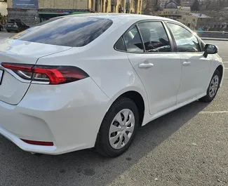 Vermietung Toyota Corolla Sedan. Wirtschaft, Komfort Fahrzeug zur Miete in Georgien ✓ Kaution Einzahlung von 900 GEL ✓ Versicherungsoptionen KFZ-HV, TKV, VKV Komplett, Insassen, Diebstahlschutz.