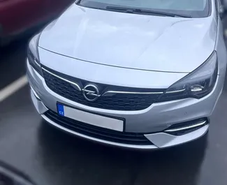 Vooraanzicht van een huurauto Opel Astra Sports Tourer in Boedapest, Hongarije ✓ Auto #15253. ✓ Transmissie Automatisch TM ✓ 0 beoordelingen.